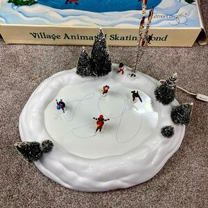 Dept.56 Village electric ice-skating pond-complete set